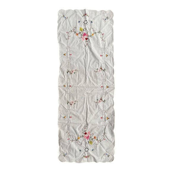 Vtg White Floral Embroidered Table Runner Scarf Scalloped Edges & Cutout Detaili - Picture 1 of 7